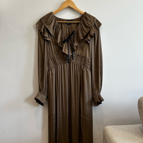 GAP Dresses & Skirts - GAP Brown Long Sleeve Ruffle Dress